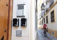 Ocho plazas de máximo, sensor de ruidos y nada de cajetín con llaves en el portal, requisitos obligatorios para los pisos turísticos de Asturias
