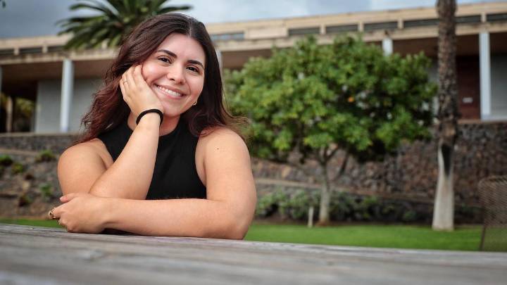 Sara Alvarado, doctoranda en Sociología de la ULL: "Los jóvenes estamos aprendiendo de política a través de 'influencers'"