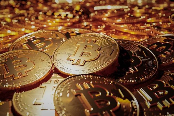 Reino Unido impulsa el estatus legal de los activos digitales mientras prepara restricciones a las donaciones cripto