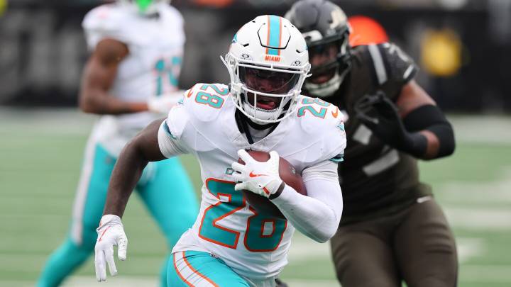 De'Von Achane will be limited in Thursday's practice