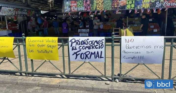Locatarios de Feria Pinto de Temuco protestan por ola de comerciantes ambulantes y merma en ventas