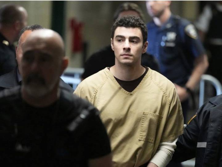 Luigi Mangione fights to exclude gun, notes from trial