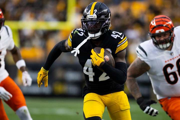 Steelers cornerback gets family bragging rights after intercepting cousin Lamar Jackson