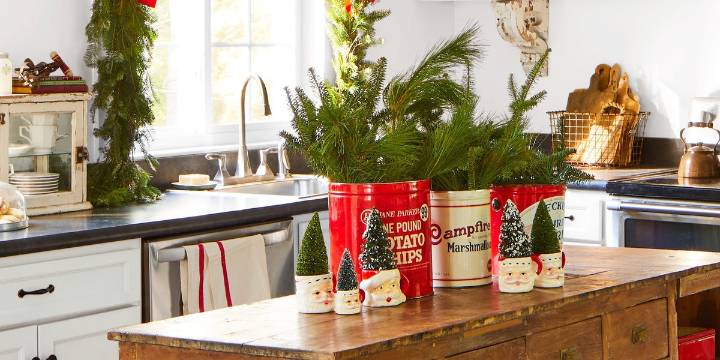 11 Vintage Christmas Kitchen Decor Ideas Full of Holiday Charm