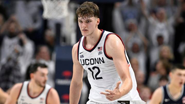 Where to watch Florida vs. UConn basketball in Jimmy V Classic tonight for free