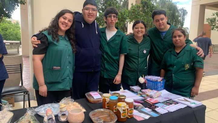 Inclusión en acción: jóvenes exhiben sus trabajos en el Centro Cívico