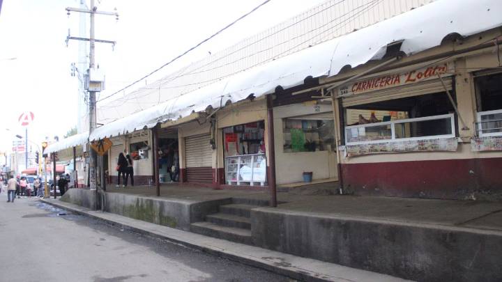 Comerciantes de Amalucan acusan a la “Doroteo Arango” de “cobro de piso” e intentar desplazarlos