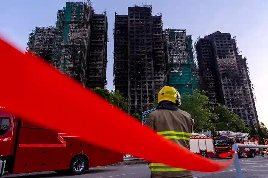 Incendio mortal en complejo residencial de China–Hong Kong desata debate global sobre seguridad en edificaciones y activa inspecciones masivas