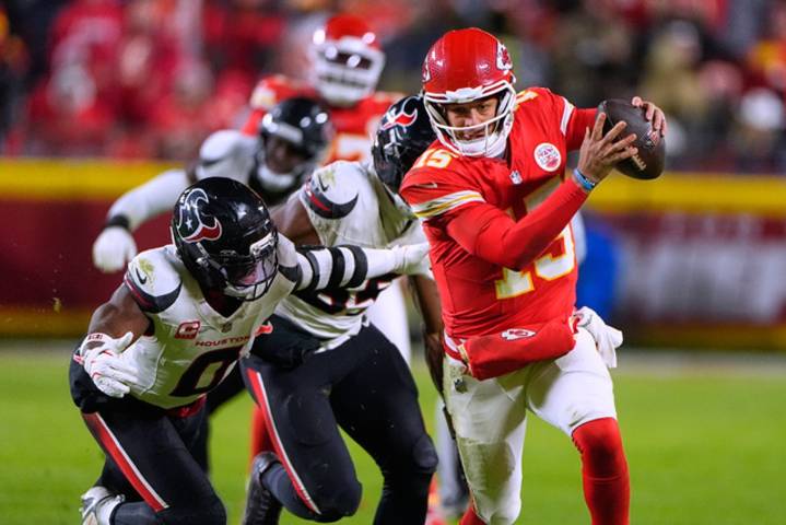 Texanos frenan a Mahomes y Kansas City