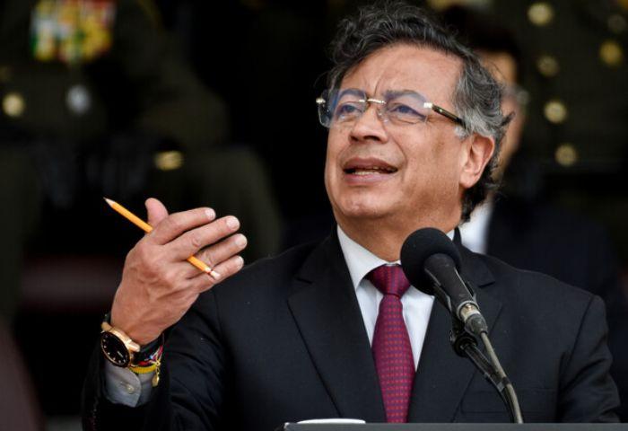 Petro amenaza con iniciar la pensional en diciembre, aún sin el aval de la corte