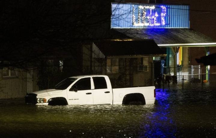 (1) Live: WA floods: Road closures and evacuation order in Skagit flood plain