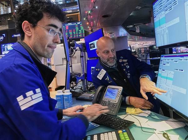 Tumbling tech stocks drag Wall Street to its worst day in 3 weeks