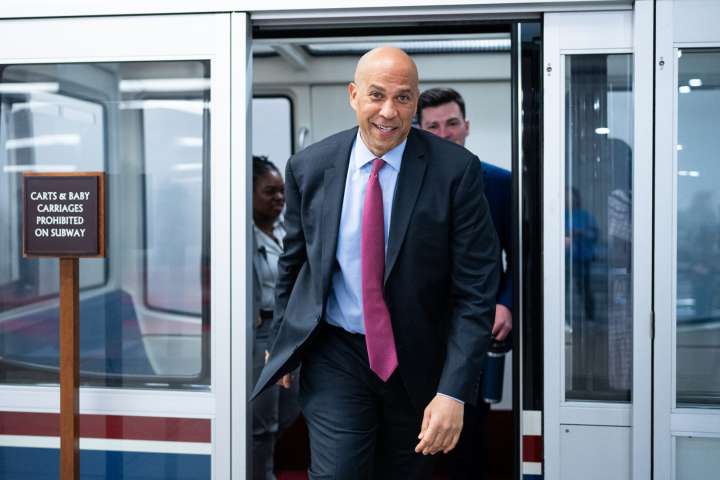 Bipartisan Senate duo seeks corporate support for 'Trump accounts'