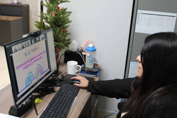 Refuerzan prevención de la violencia contra las mujeres en dependencias municipales