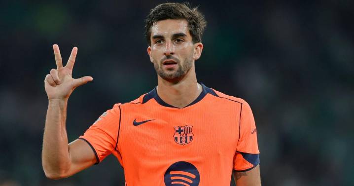 Torres hat trick in Barcelona rout of Betis in La Liga