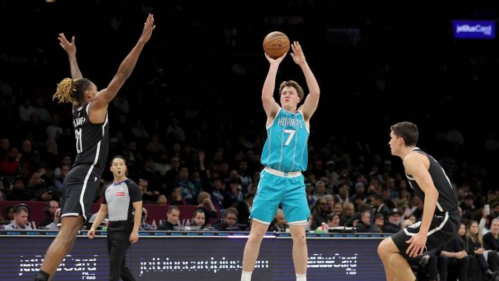 Hornets’ Kon Knueppel discusses Rookie of the Month honor alongside Cooper Flagg