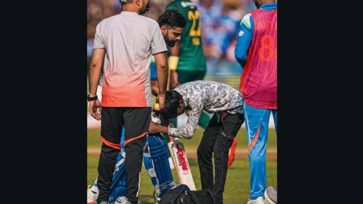 Cricket Fan Invades Pitch to Touch Virat Kohli’s Feet After His 53rd ODI Century, Achieves Feat During IND vs SA 2nd ODI 2025 (Watch Video)