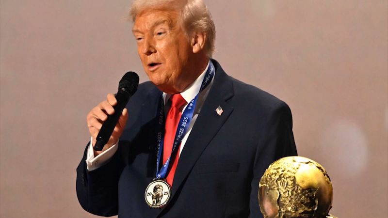 Otorgan a Donald Trump el primer Premio FIFA de la Paz