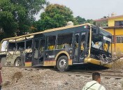 Tren impacta autobús Ulúa; no hay heridos