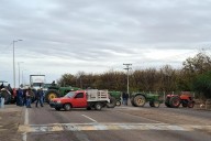 Productores mantienen bloqueo en caseta de Saucillo