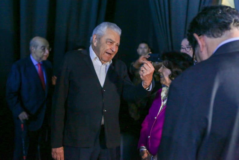 FOTOS. Don Francisco como invitado estelar y los tensos comerciales: Lo que no se vio del controvertido debate Anatel entre Jara y Kast