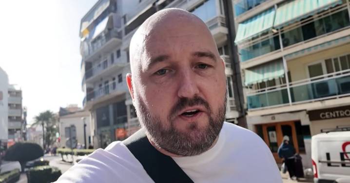 Dad flies from Manchester to Benidorm but vows 'never' to return to Spanish hotspot