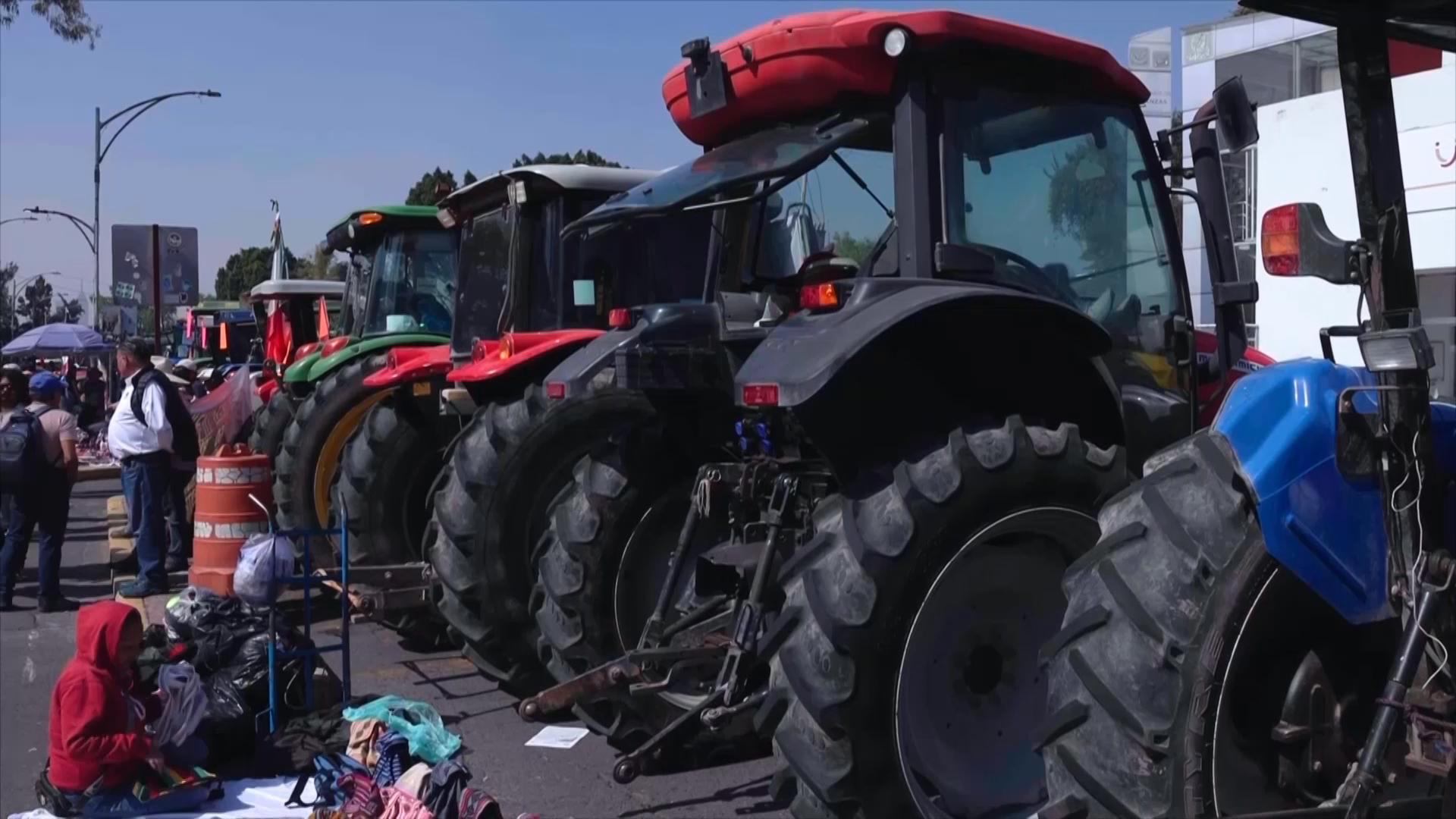 Farmers roll into Mexico City on tractors to fight water law reform