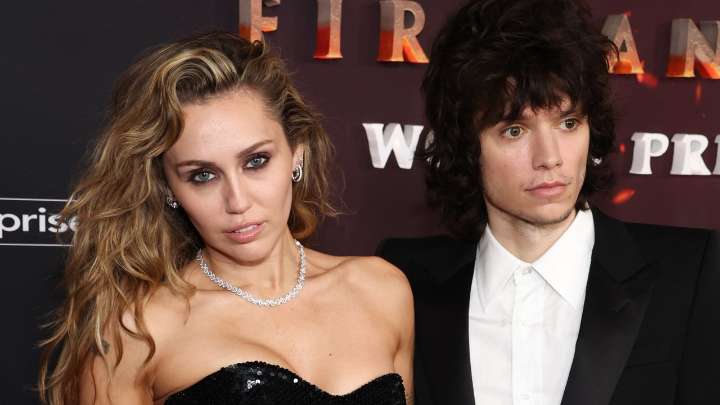 El impresionante anillo de Miley Cyrus: ¿prepara boda con Maxx Morando?