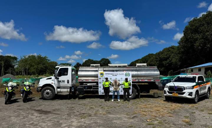 SORPRENDIDO ROBANDO COMBUSTIBLE