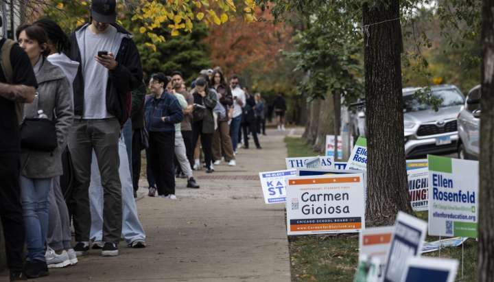 Most residents don’t know Chicago is moving to an elected school board, poll finds