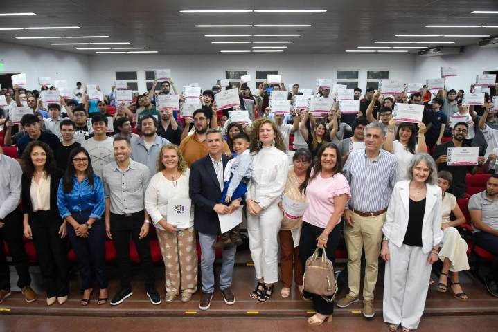 El Gobernador Zdero acompaño la entrega de certificados de Soy Chaco