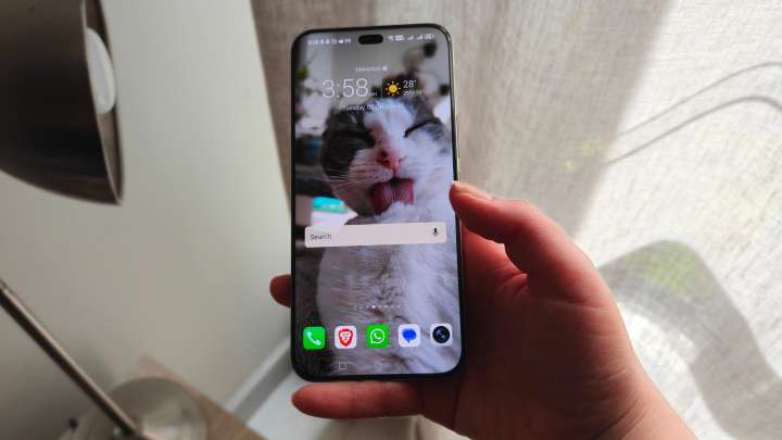 I had ‘smartphone pinky,’ but these 7 tricks helped me stop the pain