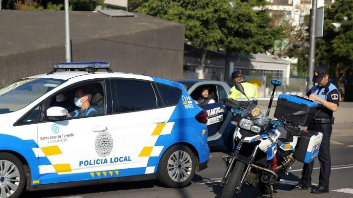 Fuga temeraria en Tenerife con un coche robado que acaba con un menor detenido y tres personas heridas