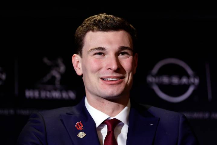 Fernando Mendoza wins the Heisman Trophy, becoming the 1st Indiana player to win the award