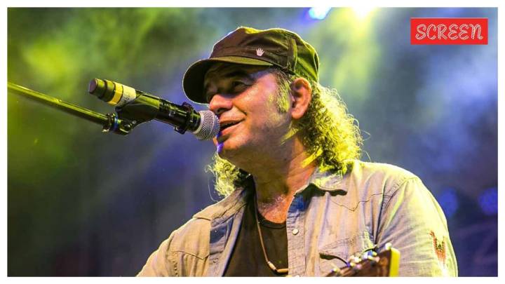 Mohit Chauhan trips and falls on stage while performing ‘Nadaan Parindey’ at AIIMS Bhopal, watch