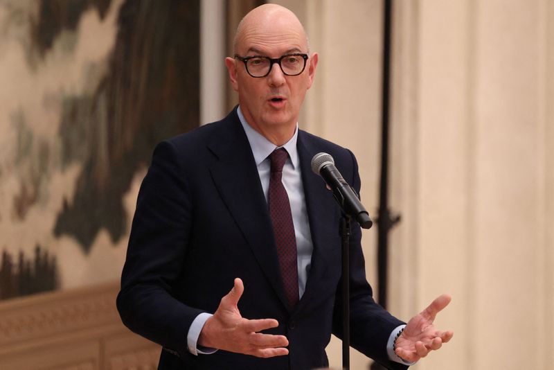 French economy lkely to grow at least 0.8% in 2025, Finance Minister says