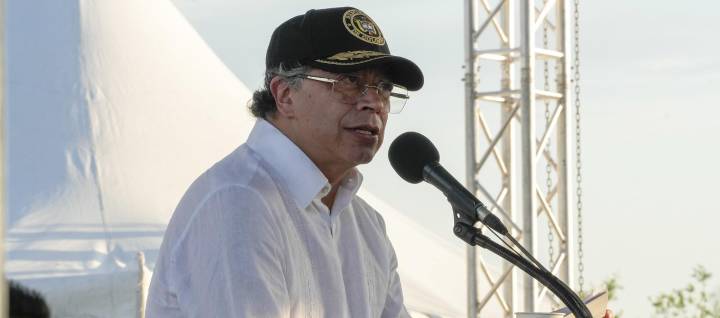 Petro pide a Medicina Legal identificar cuerpos hallados en mar de La Guajira