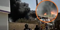 Incendio consume almacén de plásticos y pone en riesgo viviendas en Puente Piedra