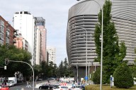 Las puertas del Bernabéu, antibalas y con 100 años de vida útil