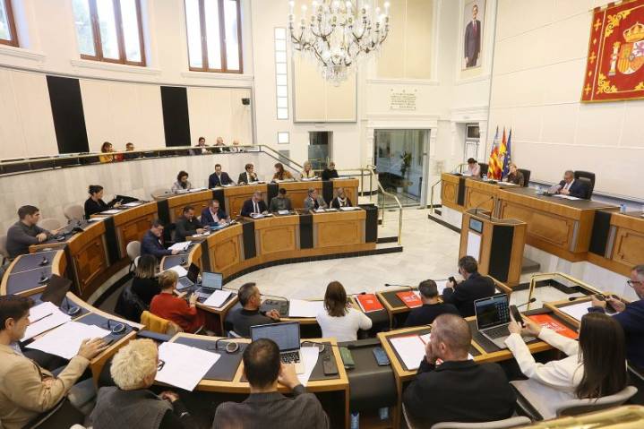 La Diputación de Alicante aprueba el convenio para mantener la Escuela Infantil del Hogar Provincial y nuevas ayudas de compostaje