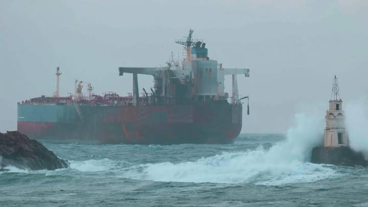 Un buque 'fantasma' ruso queda varado ante la costa de Bulgaria tras un ataque ucraniano