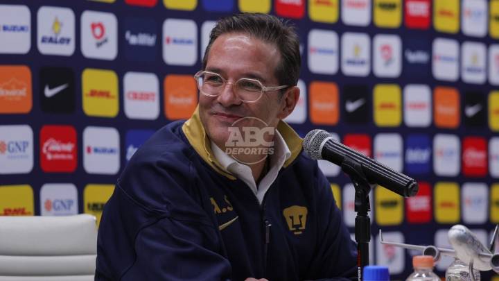 Antonio Sancho regresa a Pumas y arranca su gestión respaldando a Efraín Juárez