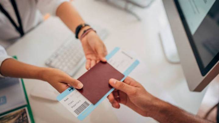 Imputados por estafa en agencia de viajes podrán seguir operando: no hay prohibición expresa en su libertad condicional