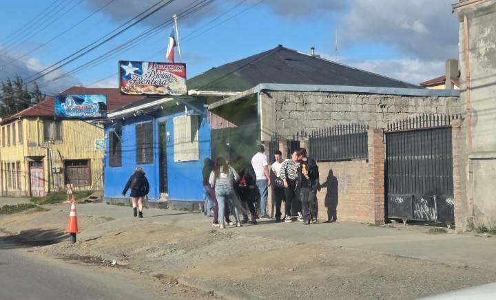 Riña afuera de local en Punta Arenas