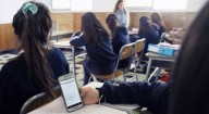 Congreso despachó ley que prohíbe uso del celular en recintos educacionales