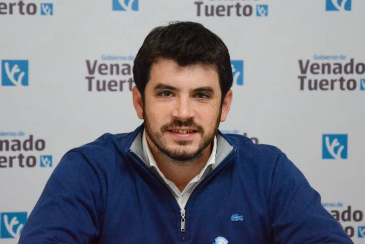 Tiene 36 años. La UCR eligió a Leonel Chiarella como nuevo presidente del partido