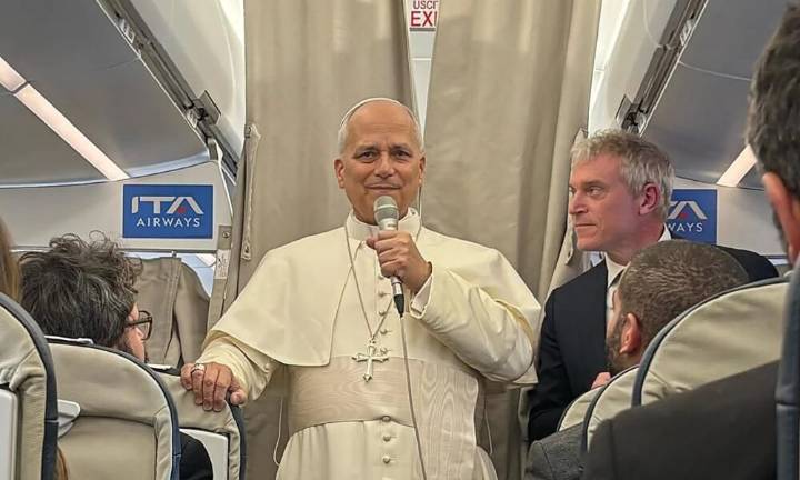 León XIV insta a EEUU a no emprender acciones militares contra Venezuela