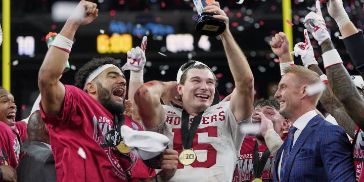 No. 2 Indiana beats No. 1 Ohio St. 13-10 to end Big Ten title drought, lock up top playoff seed