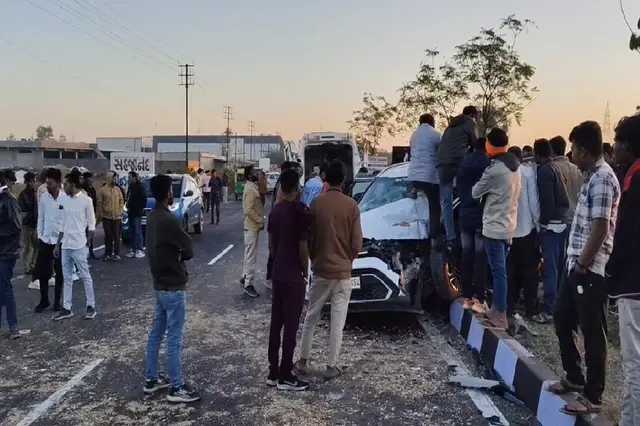 Jain Sadhvi killed in car–tractor collision on Jasdan