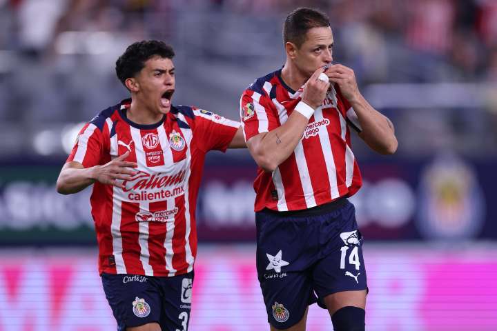 Chivas rompe filas y el futuro de Chicharito queda en el aire